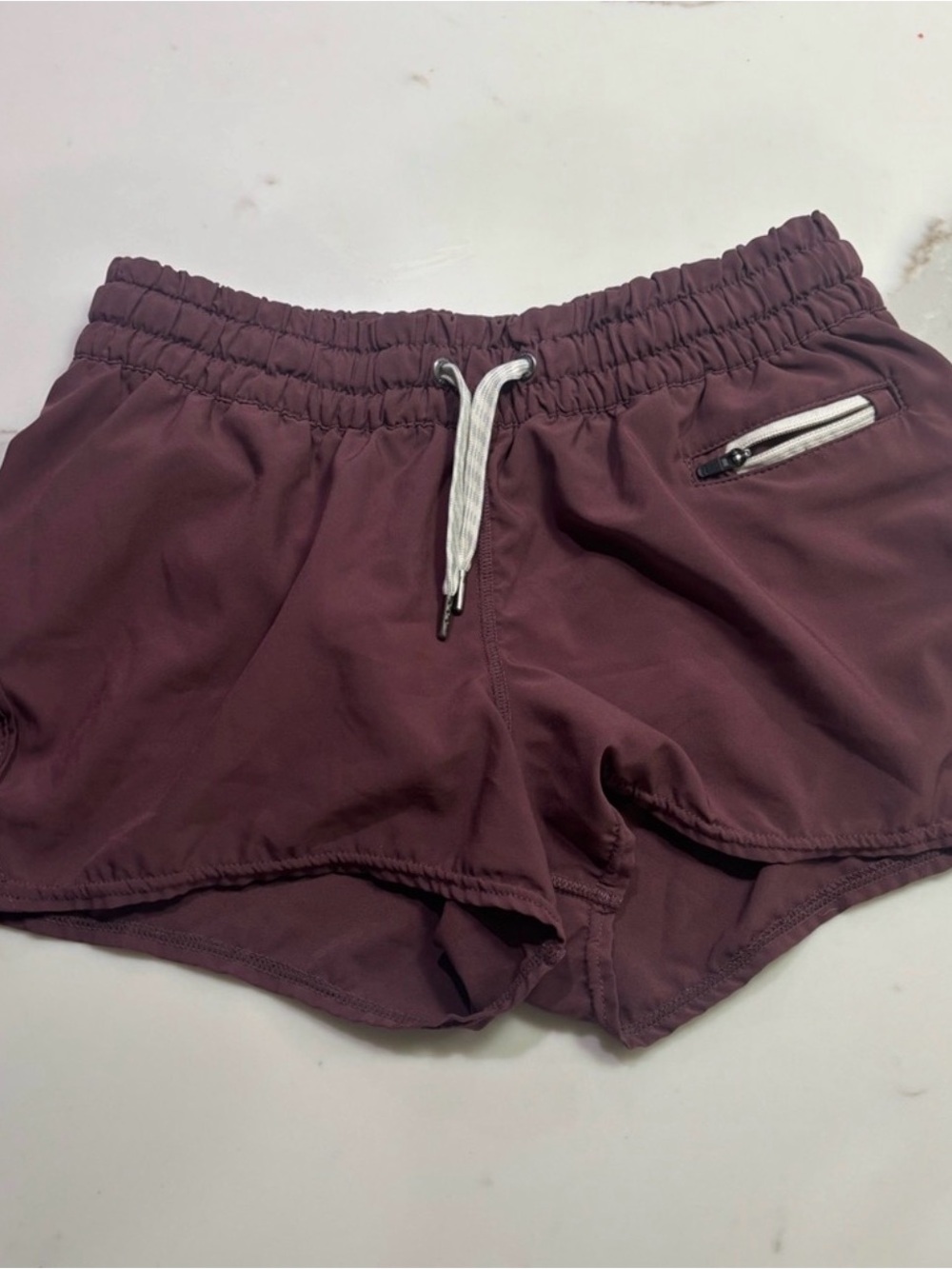 Vuori Maroon Cerise Clementine 2.0 Short 2.5"